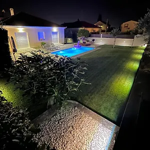  Villa Tony's House In Garden